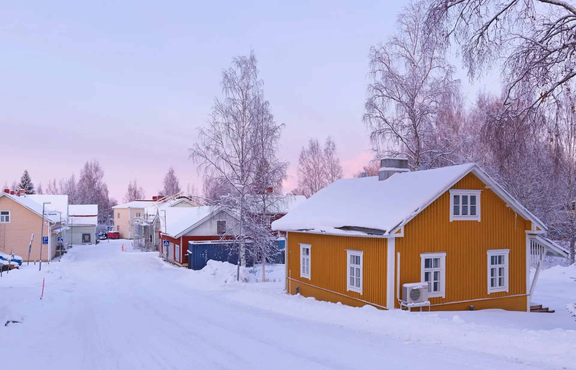 Puu-Juuka talvinen kuva vanhasta puuasuinalueesta Pohjois-Karjala Juuka